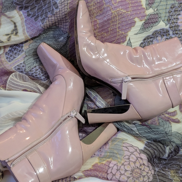 Louis Vuitton Glossy Pink Heeled Boots - Picture 11 of 16
